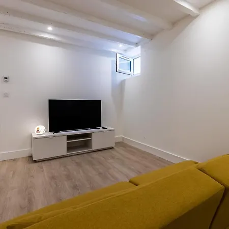 Hébergement de vacances Margot Keyweek Townhouse With Terrace And Jacuzzi Close To Beaches
