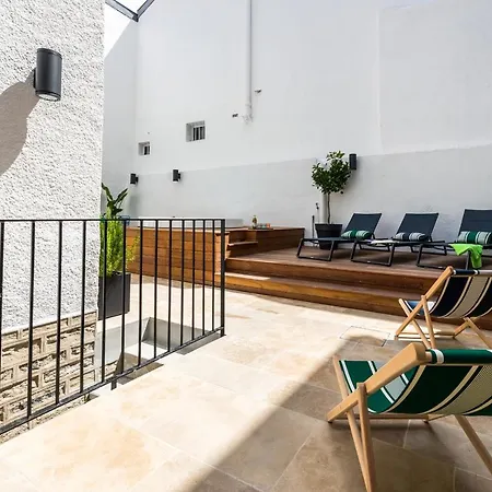 Vakantiehuis Margot Keyweek Townhouse With Terrace And Jacuzzi Close To Beaches Biarritz