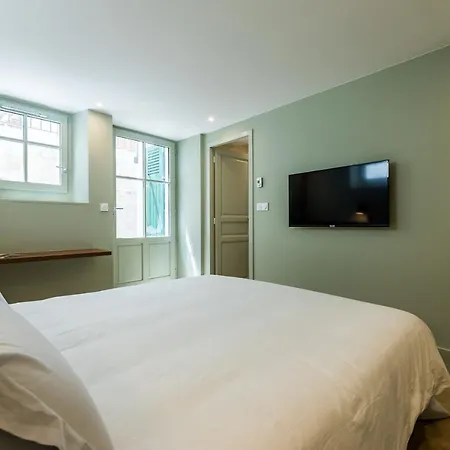 Margot Keyweek Townhouse With Terrace And Jacuzzi Close To Beaches Vakantiehuis *