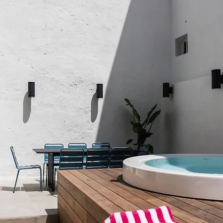 Hébergement de vacances Margot Keyweek Townhouse With Terrace And Jacuzzi Close To Beaches